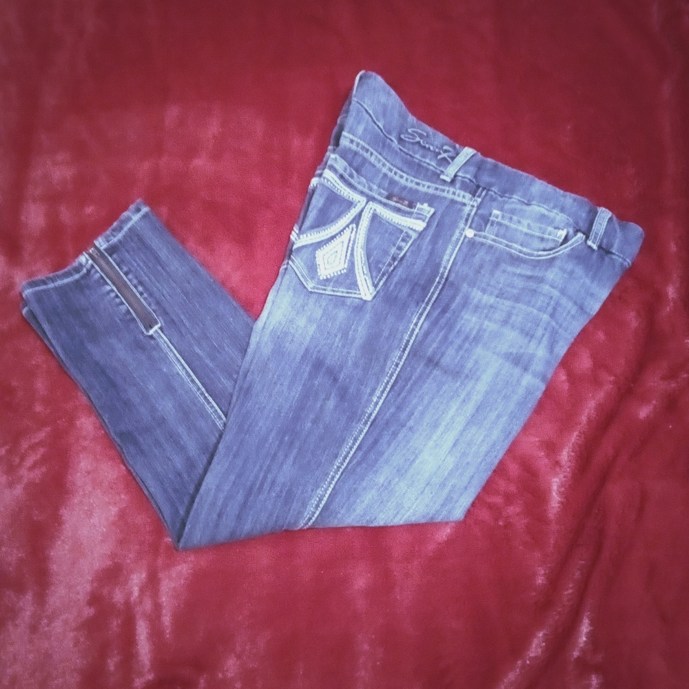 Seven 7⃣ Vintage Inspired Straight Leg Jeans